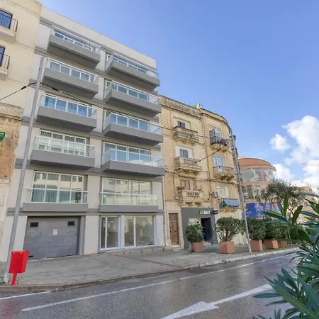 Beautiful Penthouse 1br *