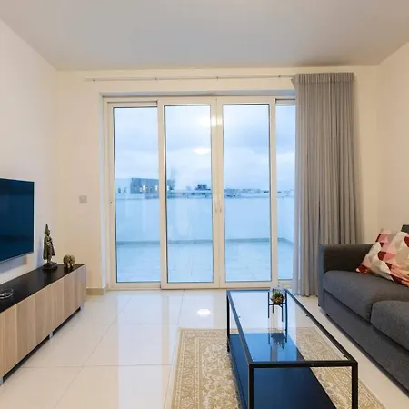 Beautiful Penthouse 1br