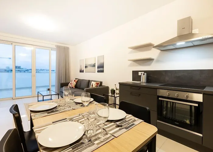 Beautiful Penthouse 1br Apartment *