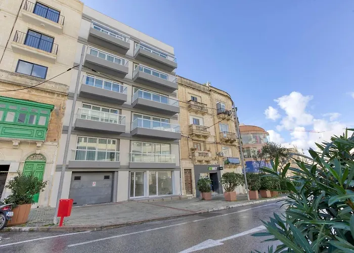 Beautiful Penthouse 1br *