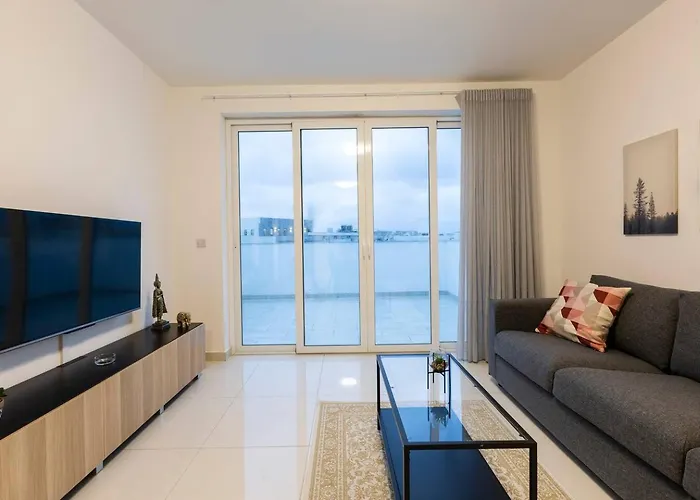 Beautiful Penthouse 1br