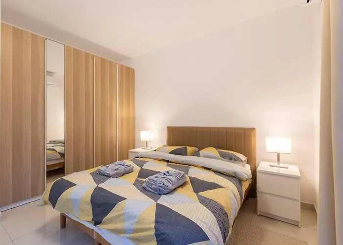 Beautiful Penthouse 1br Apartment